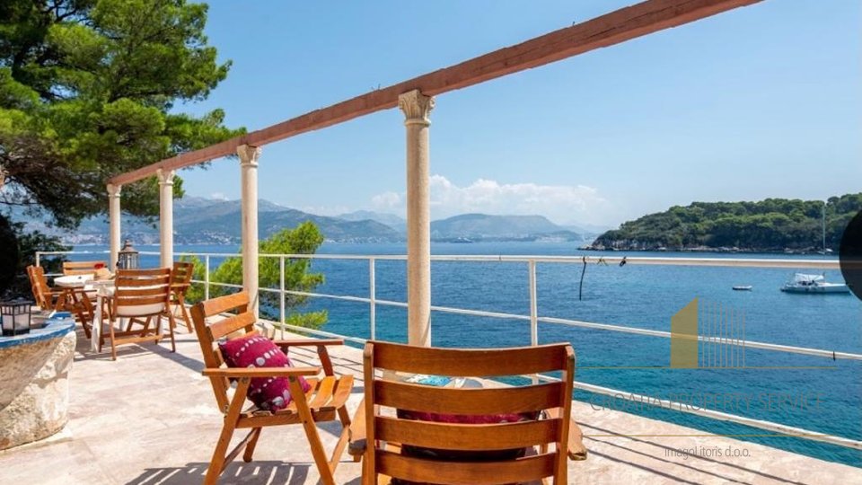 Magnificent villa first row to the sea with private entrance to the beach near Dubrovnik!
