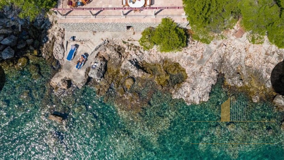 Prächtige Villa in erster Reihe zum Meer mit eigenem Zugang zum Strand in der Nähe von Dubrovnik!