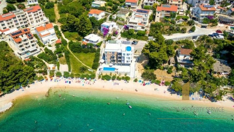 Fantastisches Landgrundstück zum Verkauf an Omis Riviera in der Nähe von Strandlinie - für den Bau eines Aparthotels gedacht!