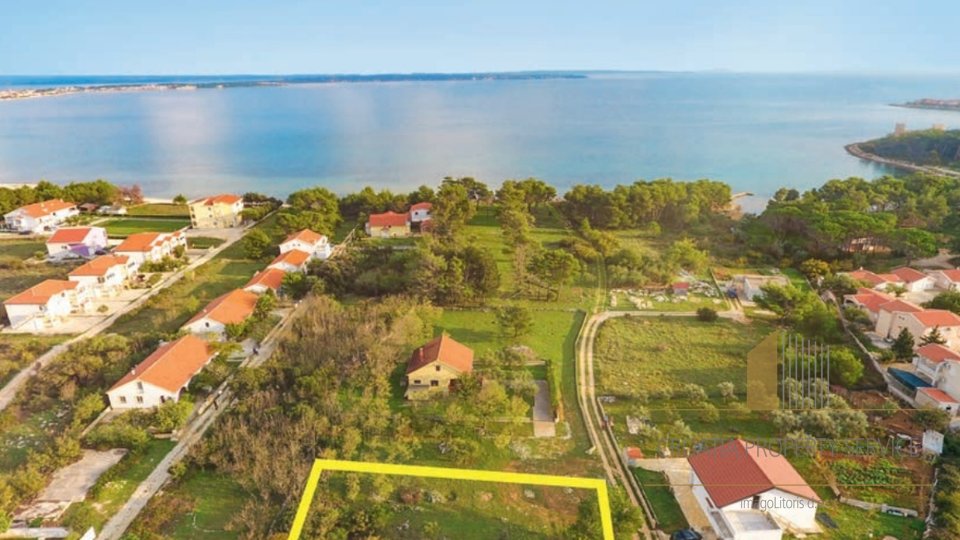 Building land of 2792m2 on the island of Vir, only 150m from the sea!