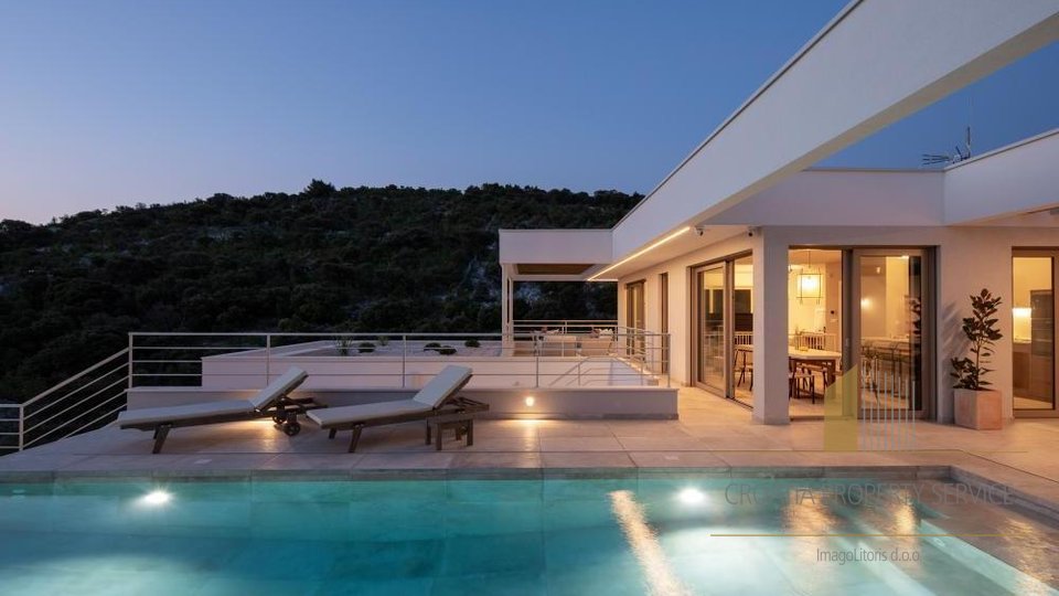 Glamorous villa with pool only 50m from the sea near Rogoznica!