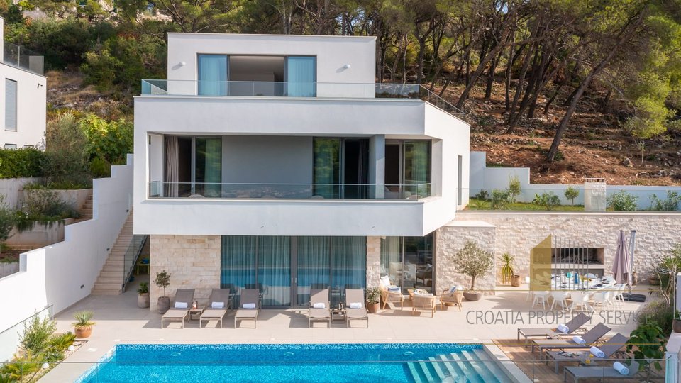 Luxury villa in a prestigious location first row to the sea on the island of Brac!