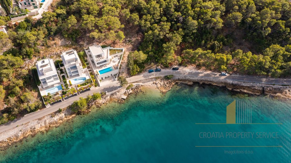 Luxusvilla in prestigeträchtiger Lage in erster Reihe zum Meer auf der Insel Brac!