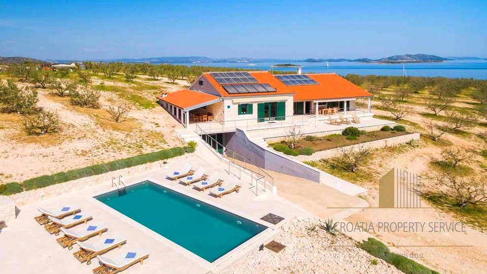 Unique island villa in an exclusive location of 47500 m2. land with an olive grove and its own mooring!
