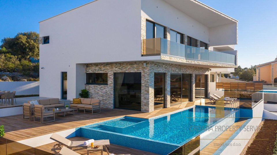 Modern luxury villa with sea views near Rogoznica!