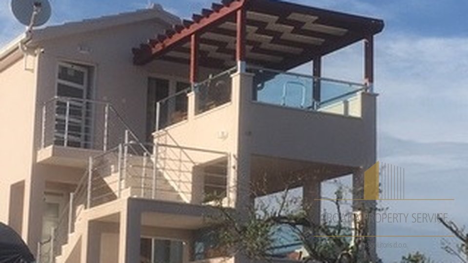 Moderna apartmanska  villa s bazenom u Rogoznici!