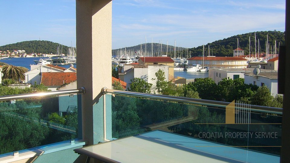 Квартира-вилла с открытым видом на море и Марина Фрапа в Рогознице!