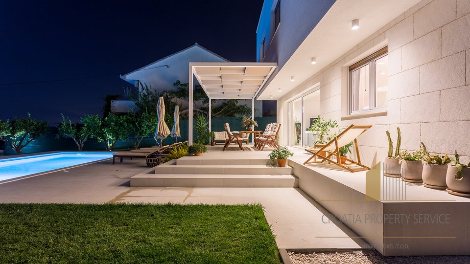 Modern villa with pool in a fantastic location between Split and Trogir! TOP OFFER!