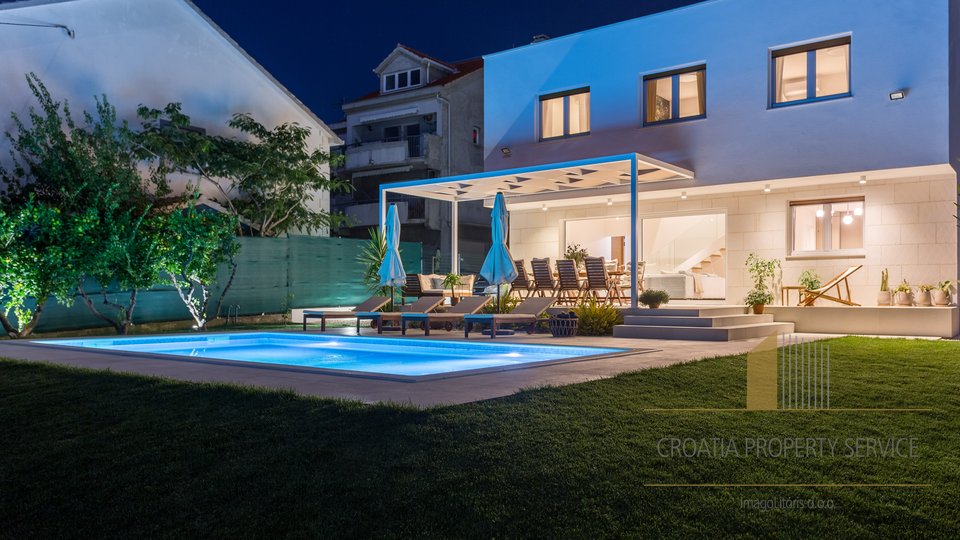 Modern villa with pool in a fantastic location between Split and Trogir! TOP OFFER!