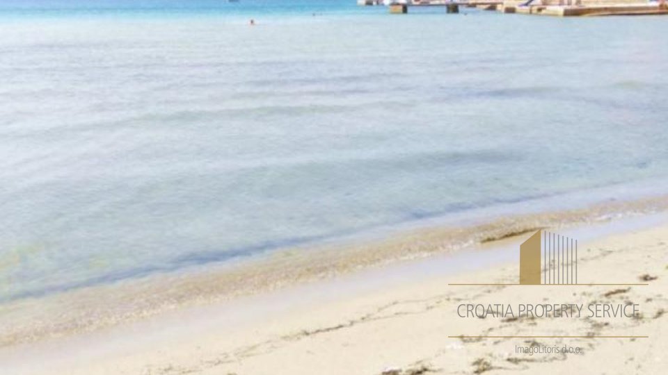 Вилла в первом ряду от моря в Преко на острове Углян с прекрасным видом на море!
