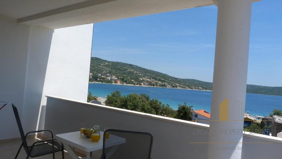 Apartment house in a great location second row from the sea near Rogoznica!