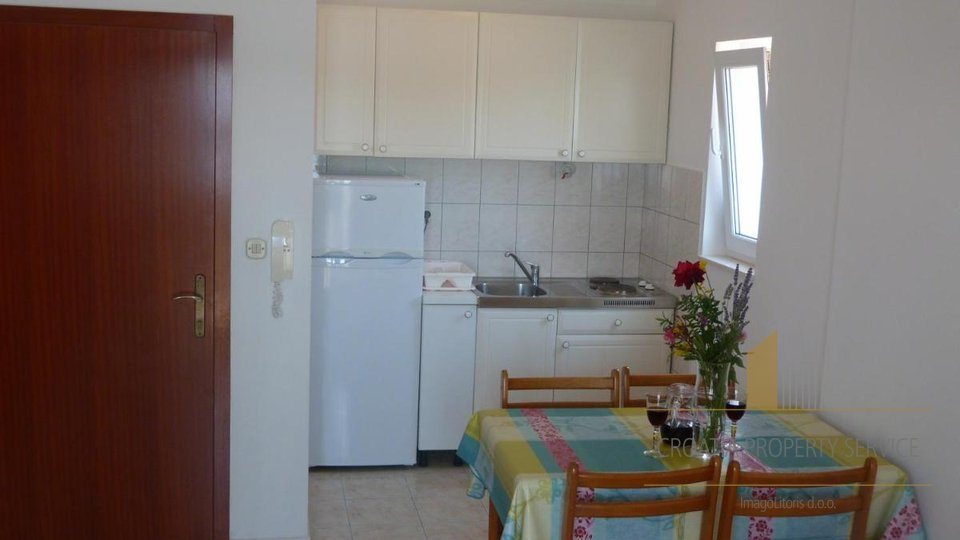 Apartmenthaus in toller Lage, zweite Reihe vom Meer in der Nähe von Rogoznica!