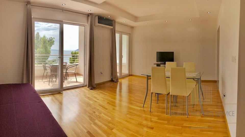 Spacious one bedroom apartment on the beach in Tucepi!