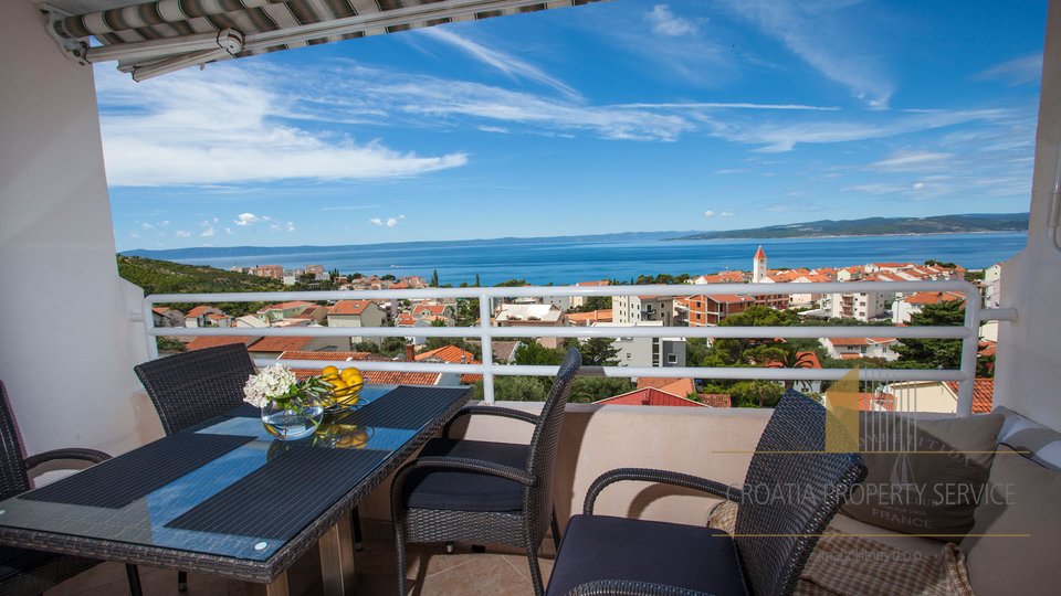 Beautiful duplex furnished apartment 270 m from the sea in Promajna!