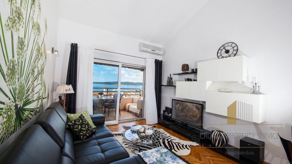 Schöne möblierte Maisonette-Wohnung 270 m vom Meer entfernt in Promajna!