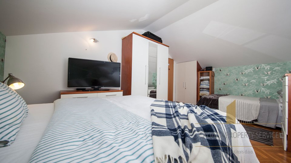Красивая двухуровневая меблированная квартира в 270 м от моря в Промайне!