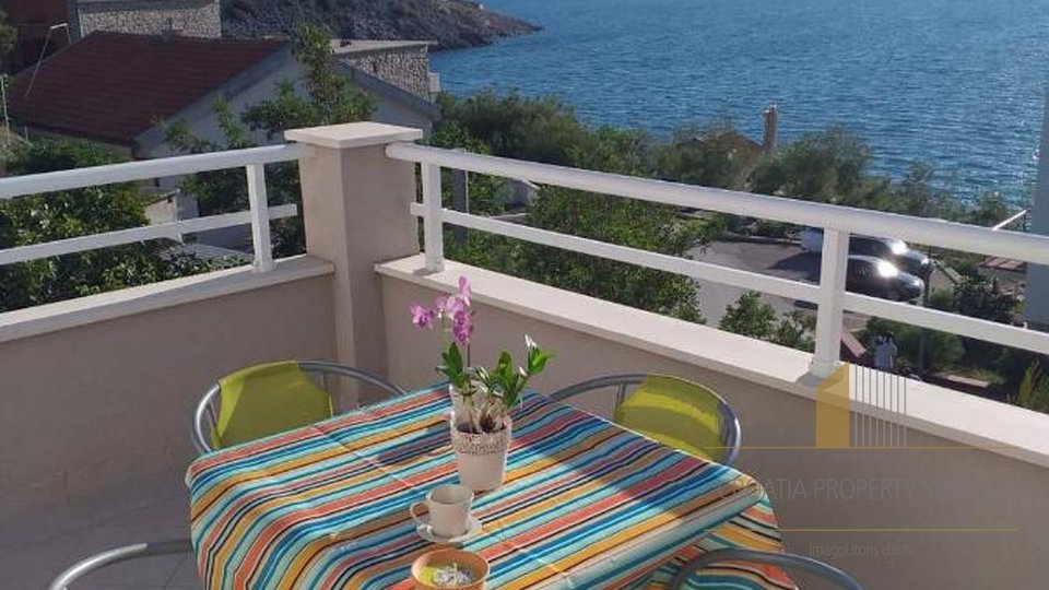 Apartment villa with a beautiful view, 50m from the sea near Zadar!