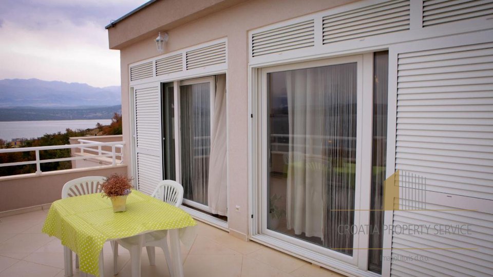 Apartmentvilla mit schöner Aussicht, 50 m vom Meer entfernt in der Nähe von Zadar!
