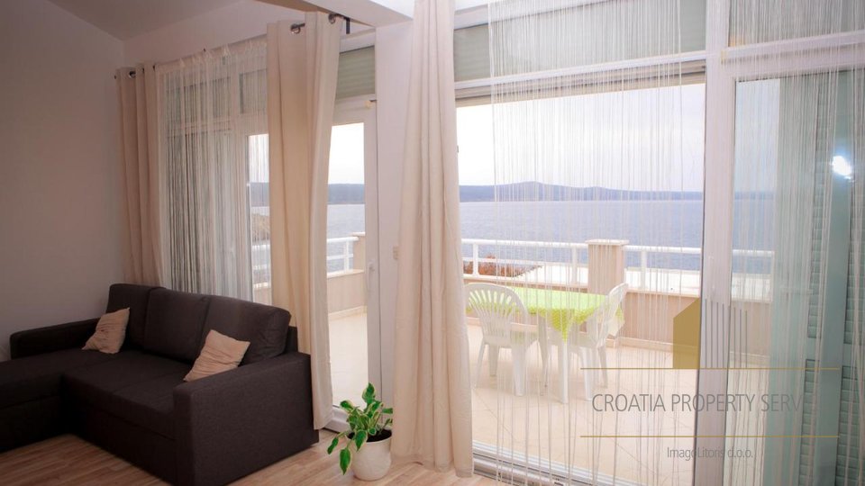 Apartmajska vila s čudovitim razgledom, 50m od morja v bližini Zadra!