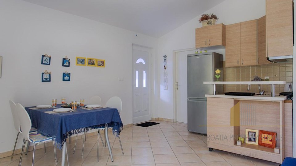 Apartment villa with a beautiful view, 50m from the sea near Zadar!