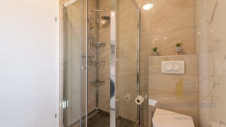 Moderna vila s fantastičnim pogledom na morje in mesto Zadar!