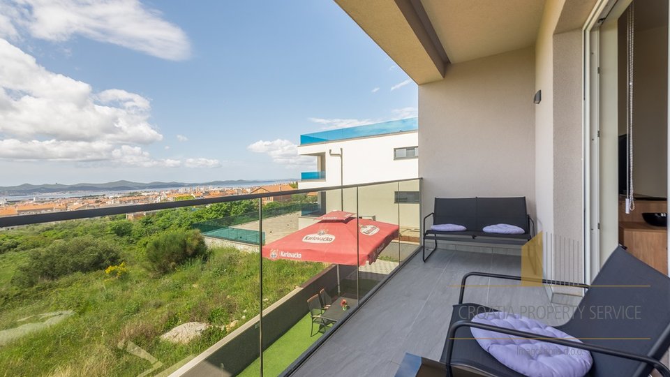 Modern villa with fantastic views of the sea and the city of Zadar!