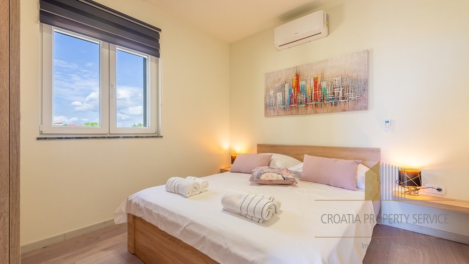 Moderna vila s fantastičnim pogledom na morje in mesto Zadar!
