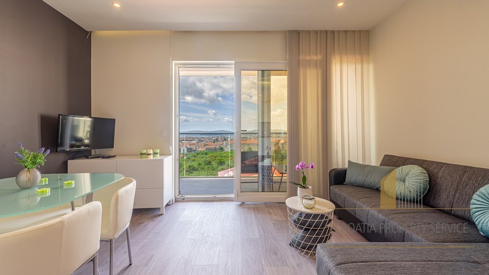 Moderna vila s fantastičnim pogledom na morje in mesto Zadar!