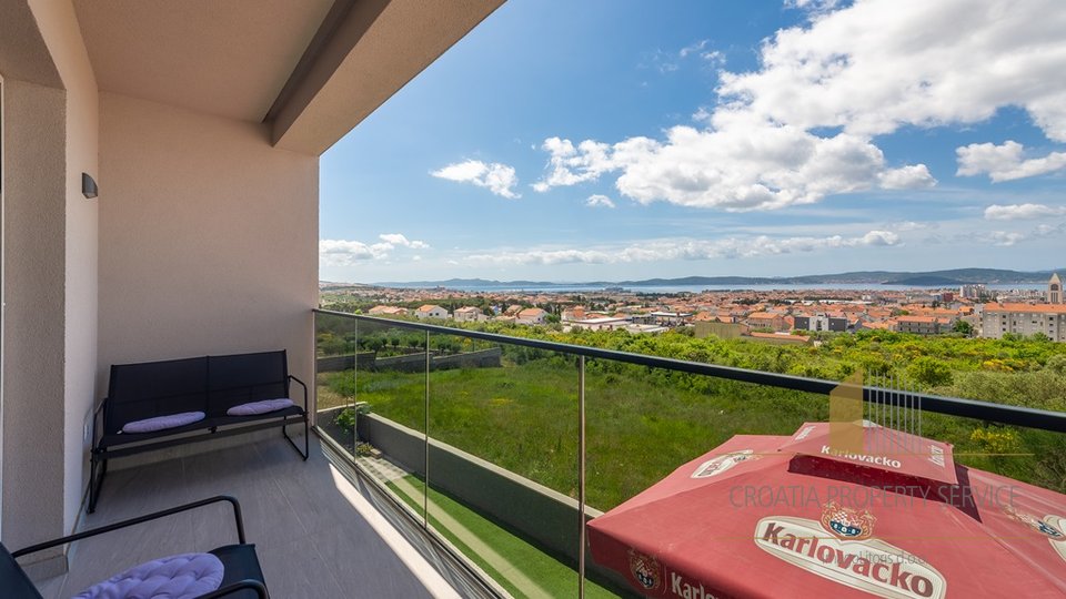 Moderna vila s fantastičnim pogledom na morje in mesto Zadar!
