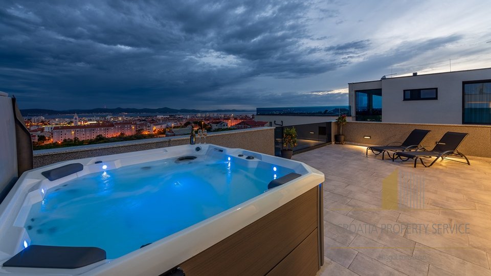 Moderne Villa mit fantastischem Blick auf das Meer und die Stadt Zadar!