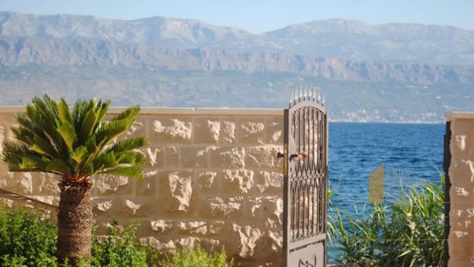 Villa first row to the sea with private entrance to the beach on the island of Brac!