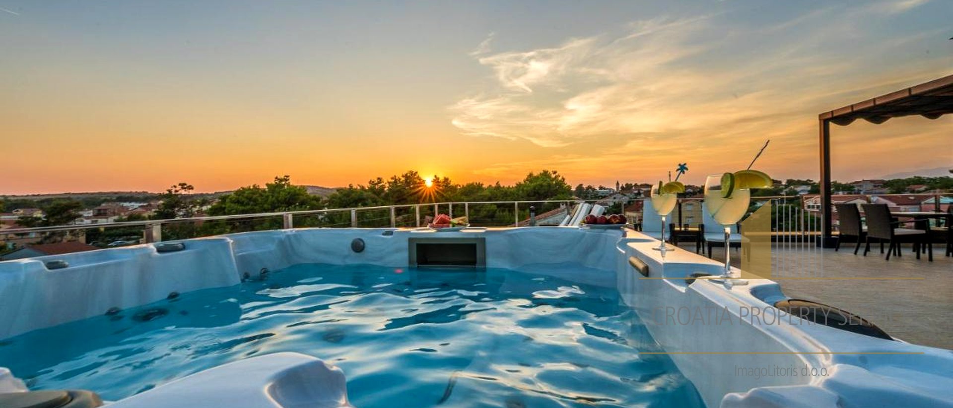 Luxusvilla mit Pool und Dachterrasse 100 m vom Strand entfernt - Insel Vir!