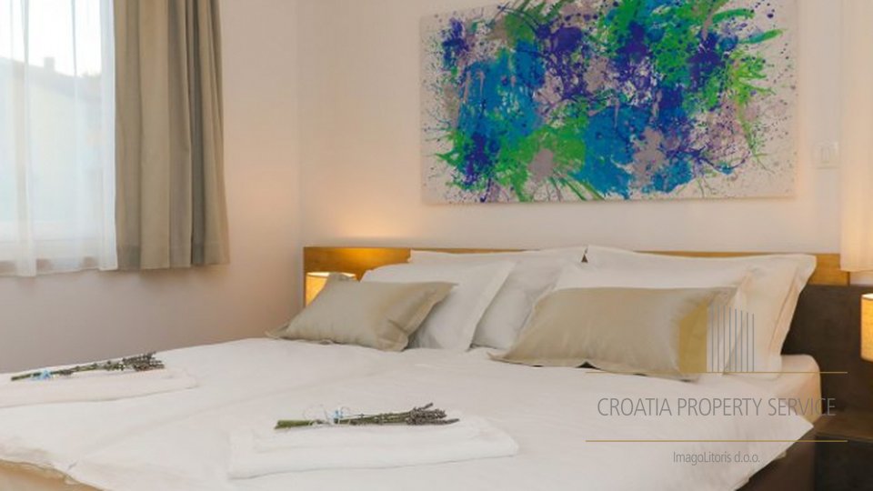 Luksuzna villa na top lokaciji 140 m od plaže u Supetru na otoku Braču!