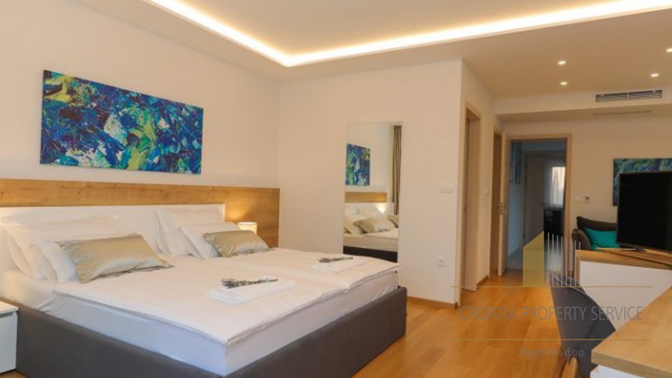Luksuzna villa na top lokaciji 140 m od plaže u Supetru na otoku Braču!