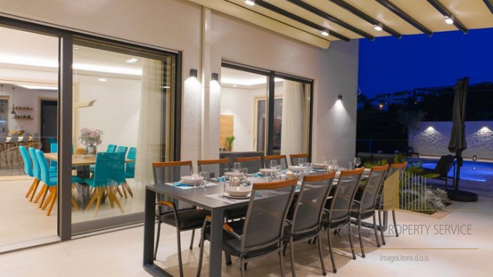 Luxusvilla in Toplage 140 m vom Strand entfernt in Supetar auf der Insel Brac!