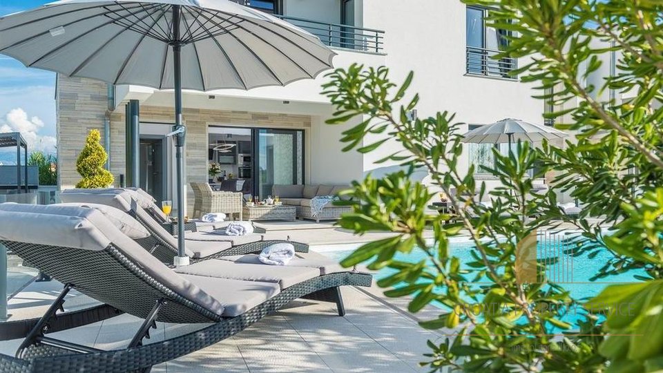 Fantastic modern villa with SPA oasis, jacuzzi and pool near Zadar!