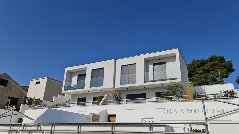 Two villas with pool 50 m from the sea on the island of Ciovo!