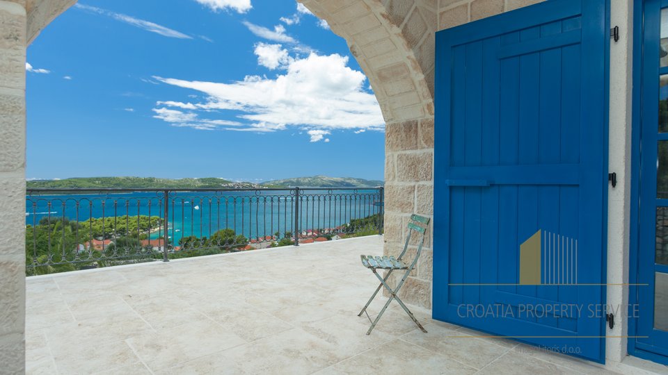 LUXURY VILLA WITH SWIMMING POOL AND INCREDIBLE VIEW