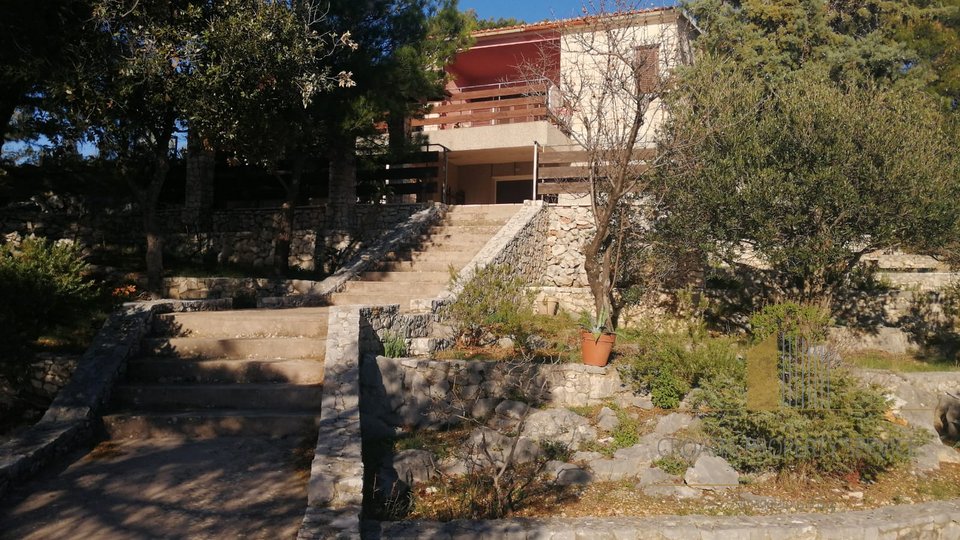 Kuća na fantastičnoj lokaciji 1.red do mora u okolici Trogira!