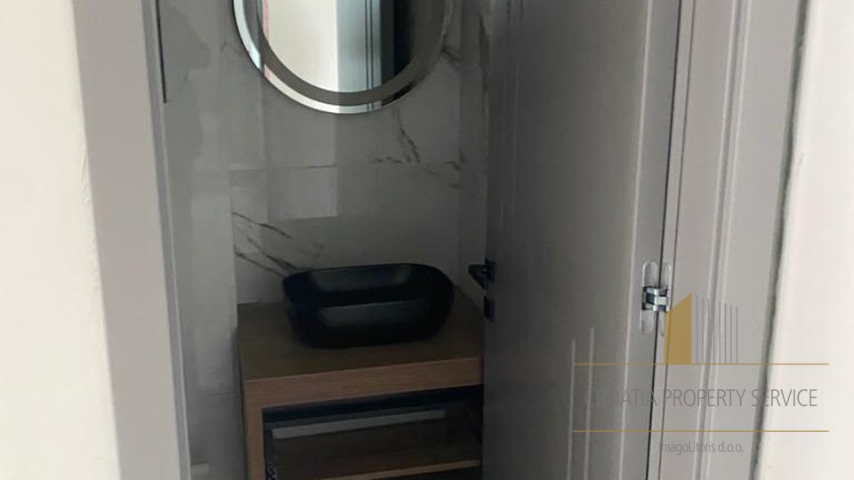 Penthouse z bazenom blizu morja blizu Zadra!