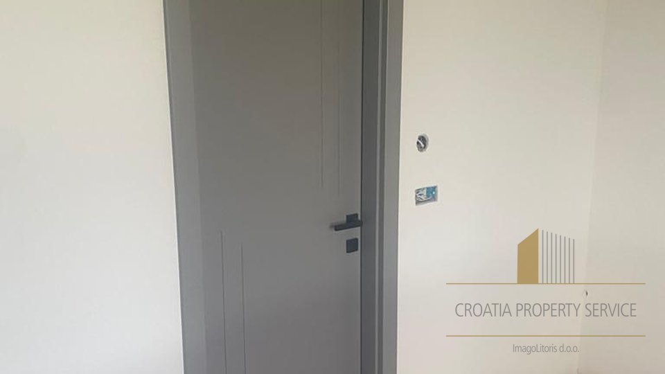 Penthouse z bazenom blizu morja blizu Zadra!