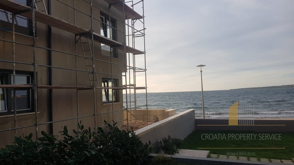 Luksuzni penthouse na TOP lokaciji prvi red uz more u blizini Zadra!