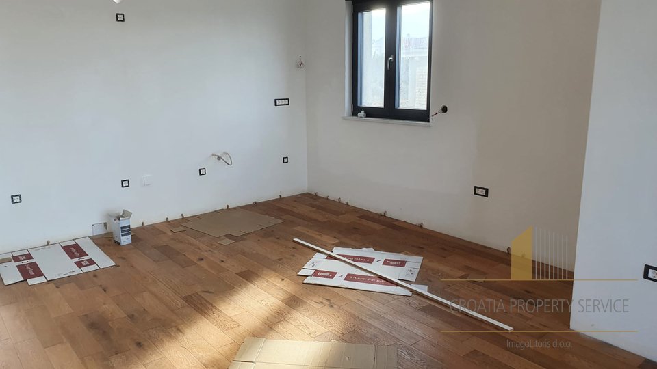 Luksuzni penthouse na TOP lokaciji prvi red uz more u blizini Zadra!