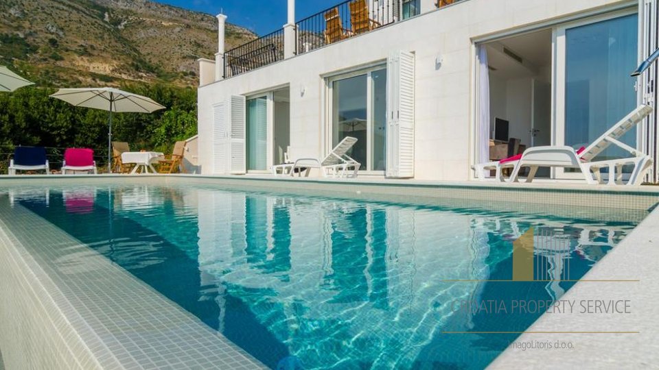 Fascinating villa with sea views near Dubrovnik!