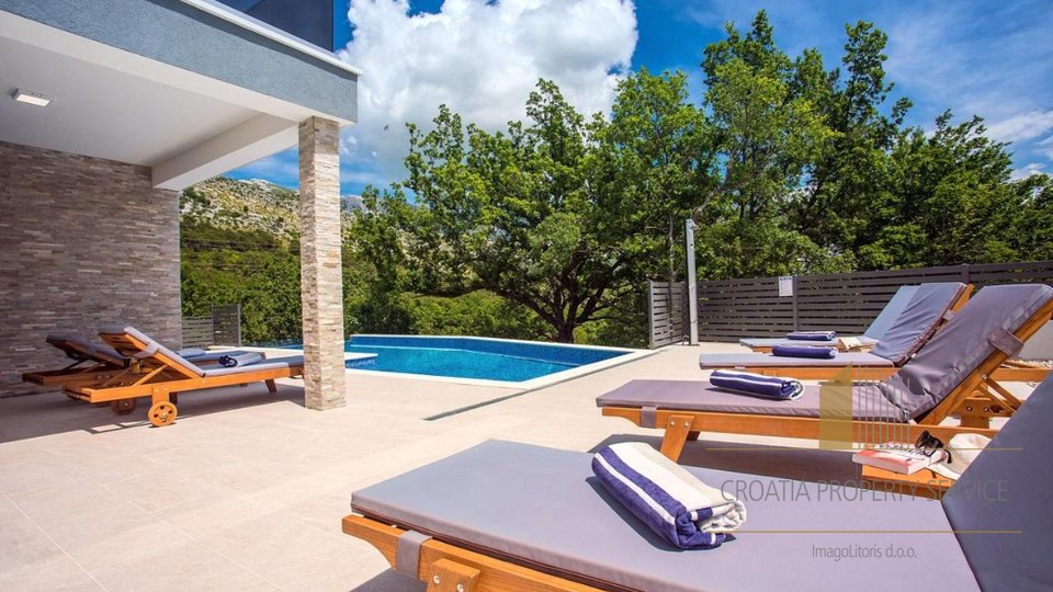 Luxury villa with pool and sauna near Omis!