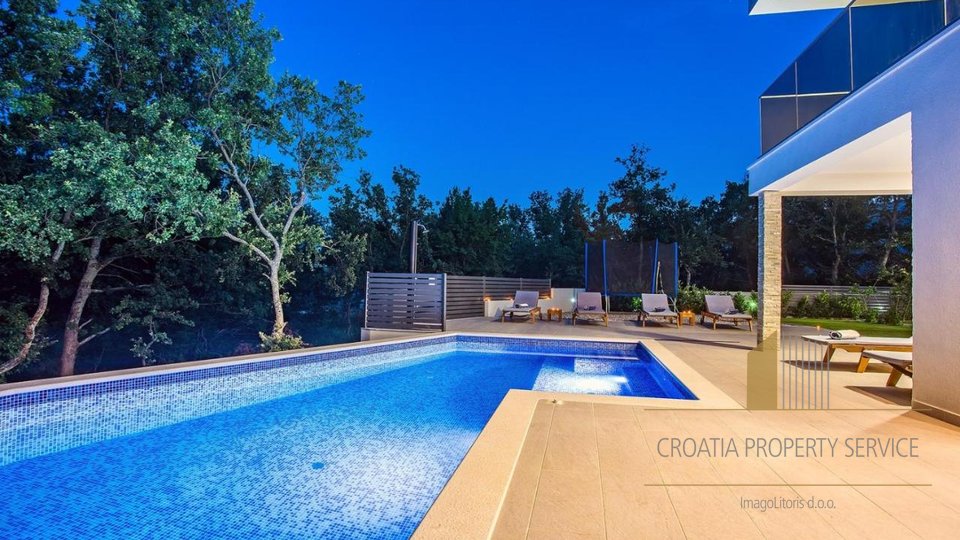 Luxury villa with pool and sauna near Omis!