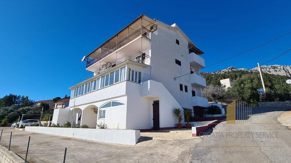 Apartmanska kuća s predivnim  pogledom na more na – otok Hvar!