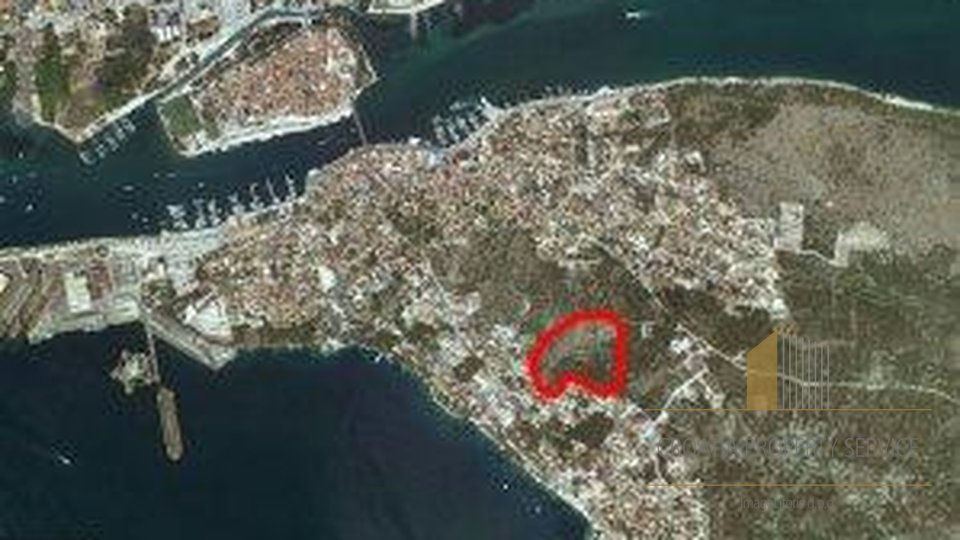 Građevinsko zemljište od 20000 m2 samo 100m od mora - Trogir!