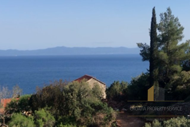 Building land in an attractive location overlooking the sea - the island of Hvar!