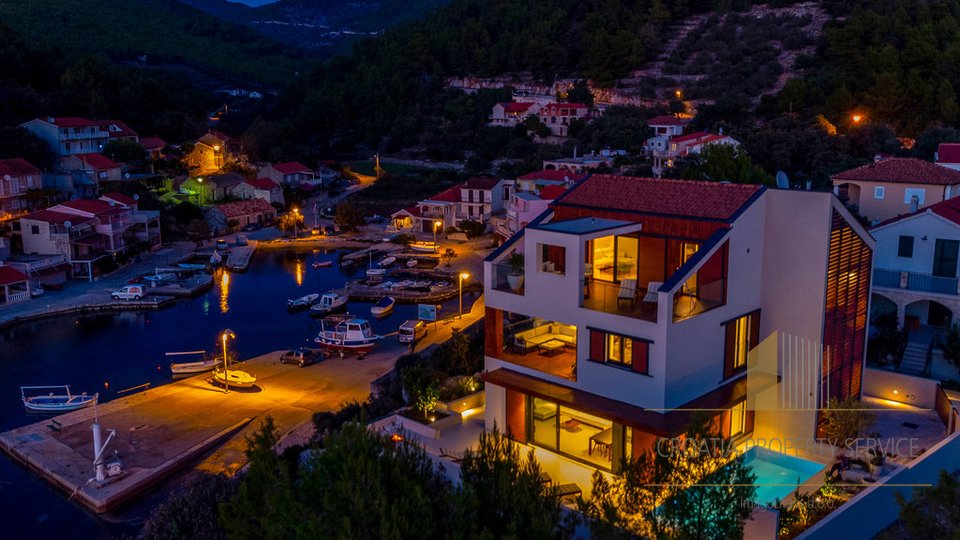 Luksuzna vila na jedinstvenoj lokaciji prvi red uz more - otok Korčula!